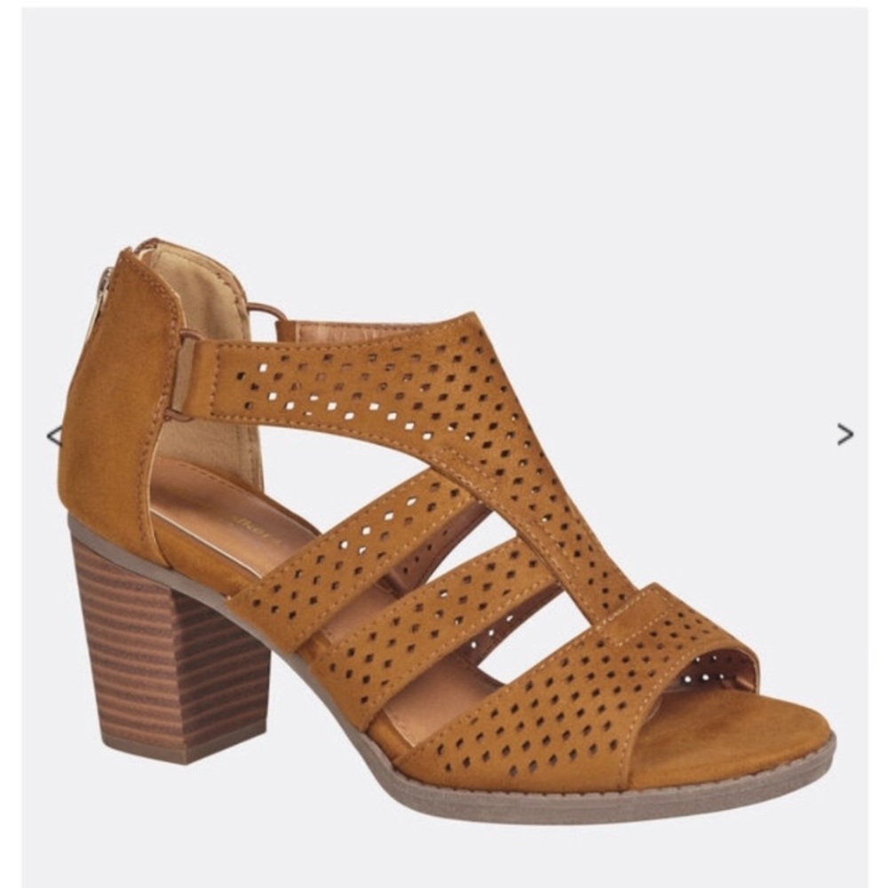 Rory tan perforated sandals Avenue Cloudwalkers